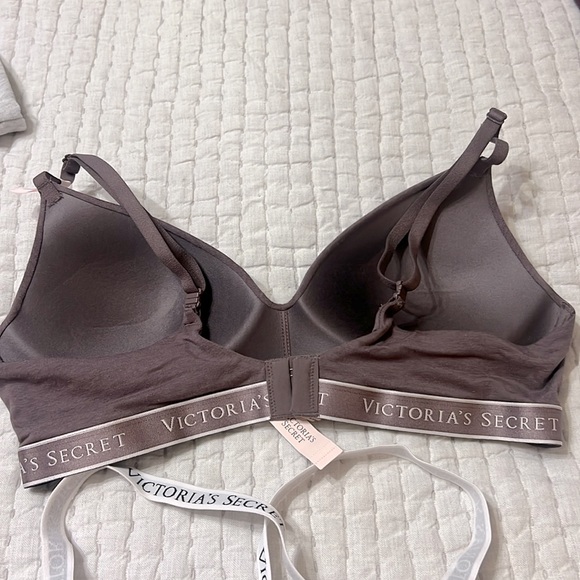 2 x NEW Victoria Secret 36B T-Shirt Lightly Lined Bras NWT Adjustable Straps - Picture 5 of 6